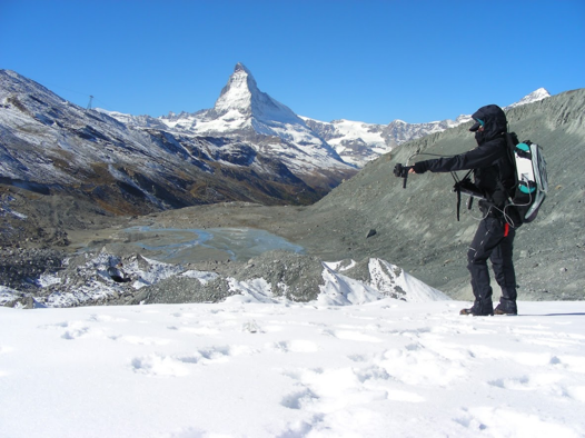 Kimberly collects Findelen glacier surface reflectance and particle data in Switzerland.